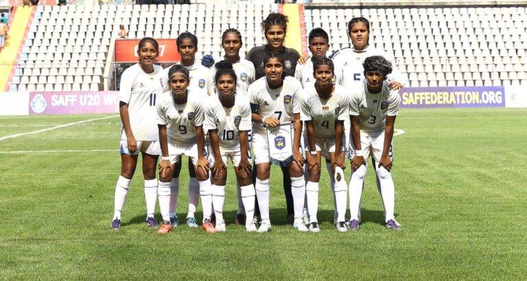 හයියෙන් ගහන්න කියා දෙන්න එංගලන්තයෙන් අයියා කෙනෙක්