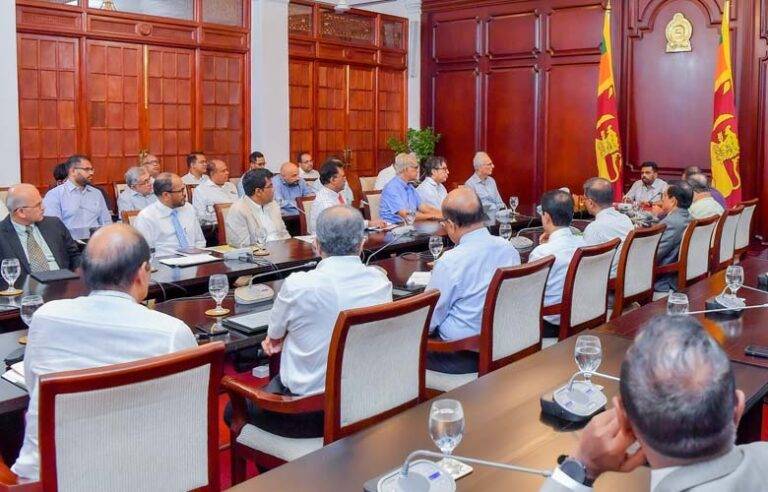 ජනපති අනුර සහ අපනයන කර්මාන්තයට සම්බන්ධ සියලු පාර්ශ්ව අතර සාකච්ඡාවක්. විශේෂ කරුණු රැසක් ගැන අවධානය