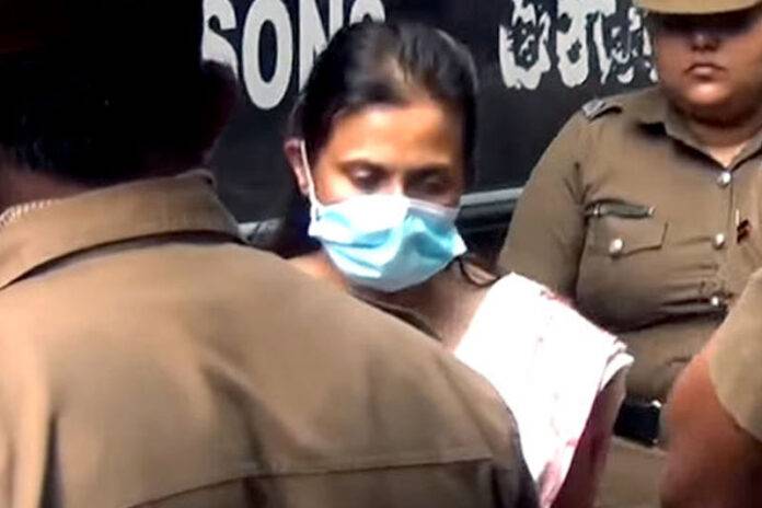 විශේෂඥ ස්නායු ශල්‍ය වෛද්‍යවරියගේ දියණියත් රිමාන්ඩ්!