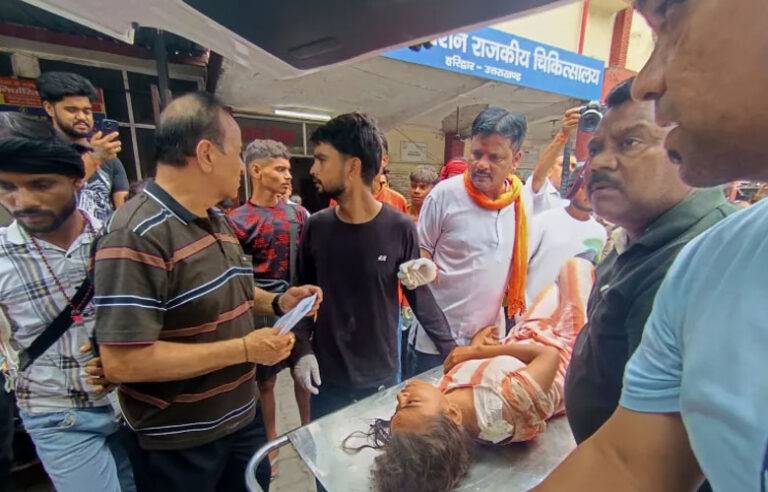 ඉන්දියාවේ හින්දු කෝවිලක තෙරපීමක් හේතුවෙන් හය දෙනෙකු ජිවිතක්ෂයට