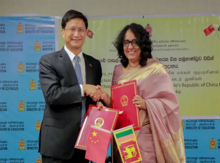 රුපියල් මිලියන 5,171 වටිනා පාසල් නිල ඇඳුම් රෙදි චීන රජයෙන්!