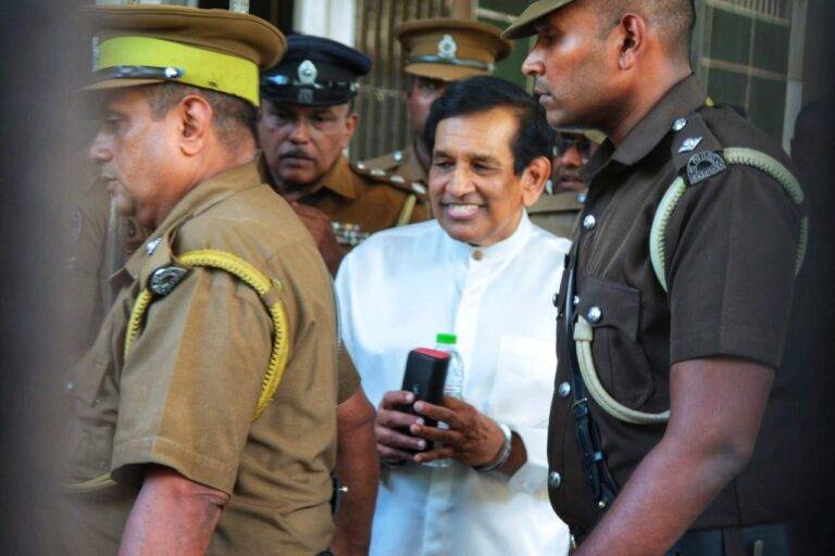 අධිකරණය මඟ හැරිය හිටපු ඇමතිට වෙච්ච දේ! (PHOTOS)