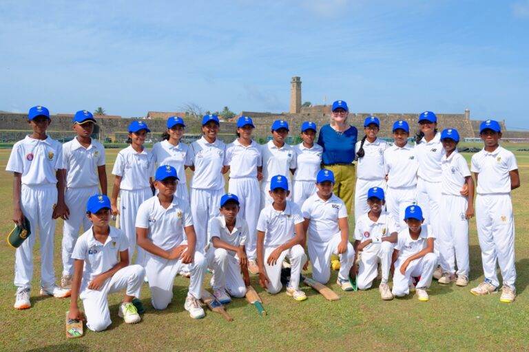 බලය බබලවන ඔස්ට්‍රේලියානු ආග්‍රාණ්ඩුකාරවරිය