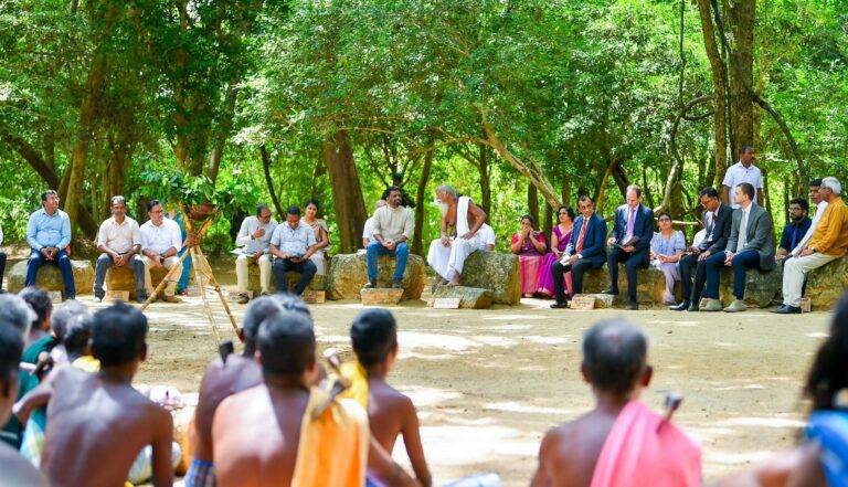 ලෝක ආදිවාසී දින ජාතික සැමරුම් උත්සවය ජනපති අනුරගේ ප්‍රධානත්වයෙන් දඹාන ආදිවාසී කෞතුකාගාර පරිශ්‍රයේ දී..