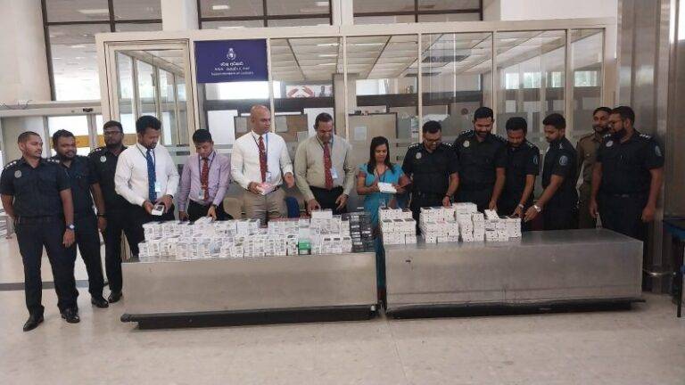 නීතිවිරෝධී ලෙස මෙරටට ගෙන ආ අති නවීනත ජංගම දුරකථන 955ක් සොයා ගැනේ!
