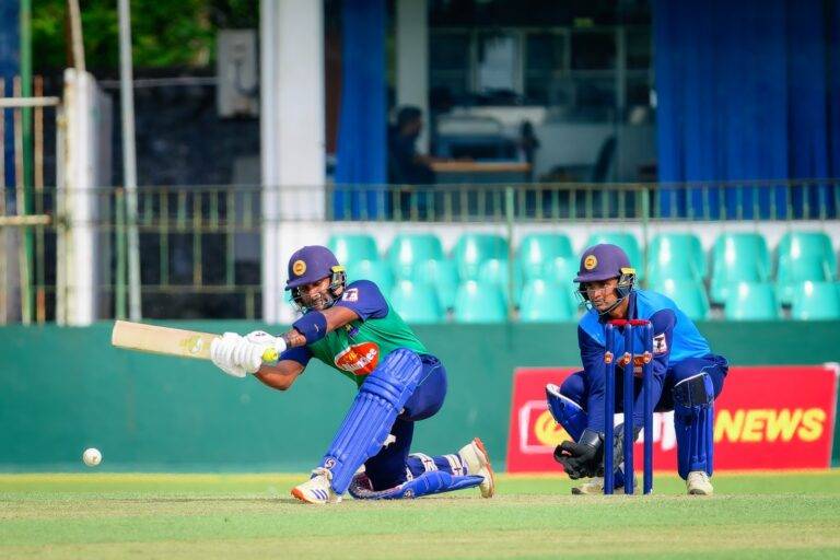 චාමිකගේ තුන් ඉරියව් හපන්කම් නිසා ග්‍රීන්, සූරතාව ගැන කොළ එළියකින් ජය මඟට පිවිසෙයි