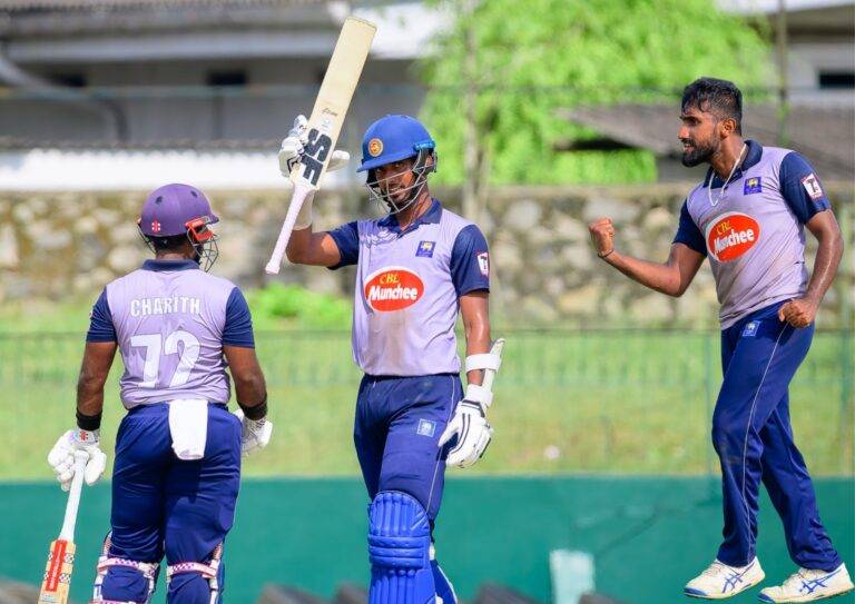 අළු ඉදිරියේත් නිල් නිල් වෙයි – නුවනිඳු පිත්තෙන් සහ ඒෂාන් පන්දුවෙන් විශිෂ්ඨ දස්කම් දක්වයි.