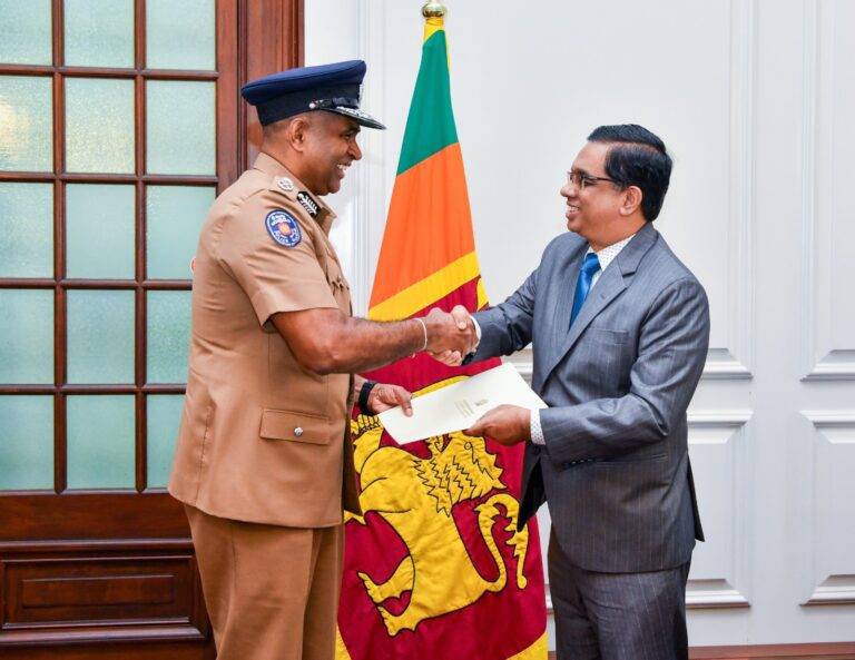 නව පොලිස්පති ලෙස ප්‍රියන්ත වීරසූරිය පත් කරයි!