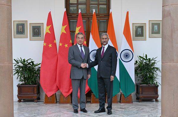 චීන-ඉන්දීය මිත්‍රත්වය අලුත් කළ විදෙස් ඇමතිවරුන්ගේ සාකච්ඡාව! ‍