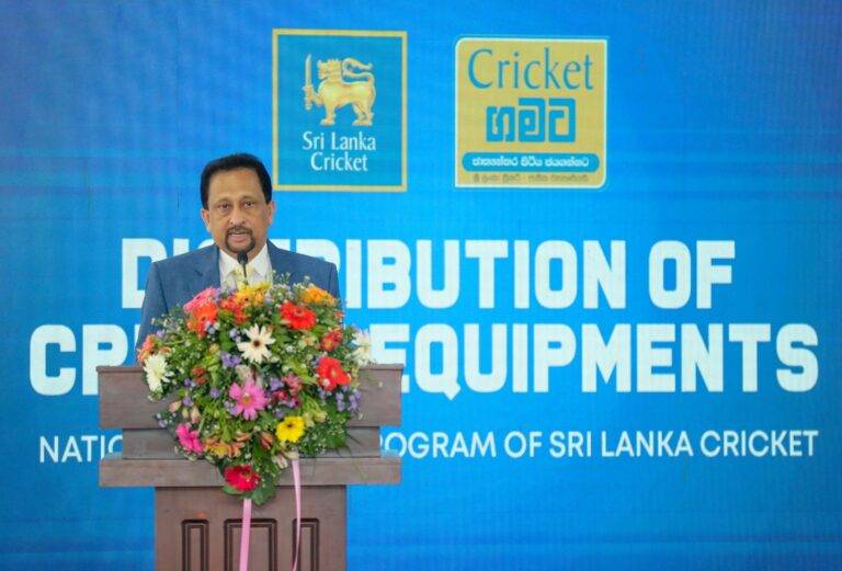 රටට බරක් නොවන ක්‍රිකට් කරන වැඩ ශ්‍රී ලංකා ජාතික ක්‍රිකට් ගමන් මඟ වැඩ සටහනේ දී සුජීව පෙන්වා දෙයි.