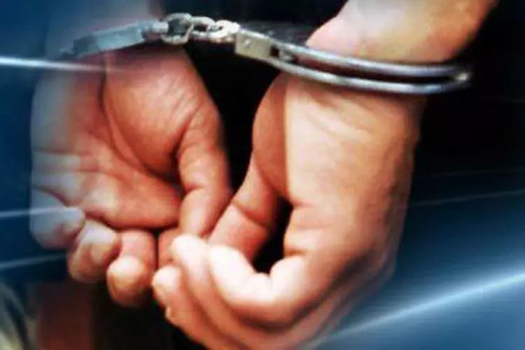 ආඬිඅම්බලම ගොවිජන සේවා නිලධාරීන් දෙදෙනෙක් අල්ලස් ගන්න ගිහින් කොටුවෙයි!