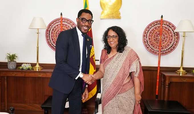 Kunle Adeniyi සහ අග්‍රාමාත්‍ය ආචාර්ය හරිනි අතර හමුවක්!