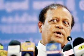 ආණ්ඩුවට විශ්වාසභංග ගෙනඒමට පෙර විපක්ෂය එක ප්‍රතිපත්තියකට එන්න – සුසිල්ගේ ටොක්ක!