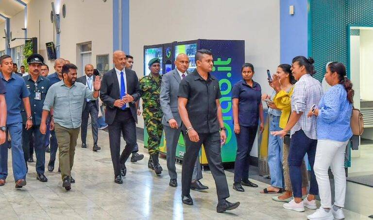 අමෙරිකාව බලා පිටත්ව යාමට සැරසෙන ජනපති අනුර