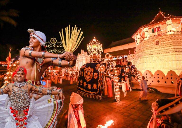 Wanderlust Wednesday: මහනුවර ප්‍රෞඩත්වය! (Kandy, Sri Lanka)
