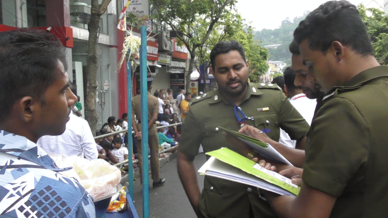 ඇසළ පෙරහැර මංගල්‍යයේ පළමු රන්දෝලි පෙරහැර අද රාත්‍රියේ!