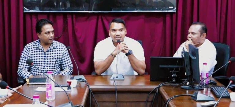 ආණ්ඩුව දිගින් දිගටම අපිට මඩ ගහනවා, මෙච්චර දවසක්  ඉවසාගෙන සිටියා මින් මතුවට නම් බෑ – නාමල්
