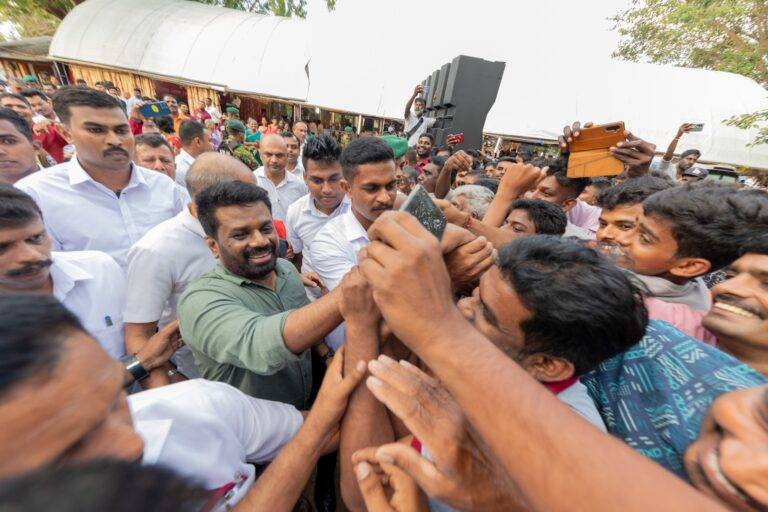 දකුණ සෙවූ නායකයාත්, උතුර සෙවූ මිතුරාත් එක මිටට ගත් අනුරට අවුරුද්දයි!
