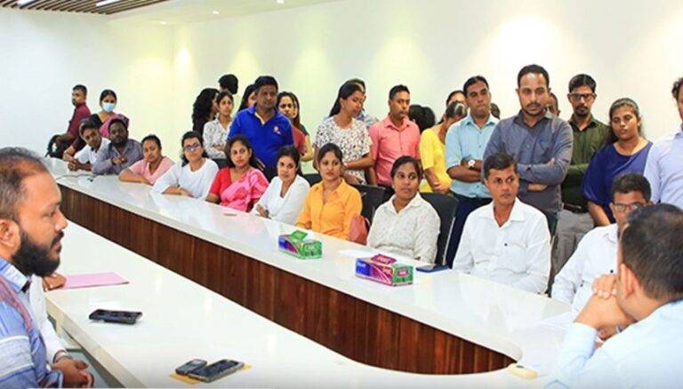 ලංවීම වෙනසට සැරසෙයි: සේවක පිරිසක් කැමැත්ත පළ කරමින් ලිපි ලබාදෙයි!