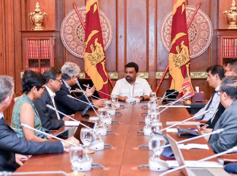 ලංකා වාණිජ මණ්ඩලයේ නව නිලධාරීන් හමු වූ ජනපති!