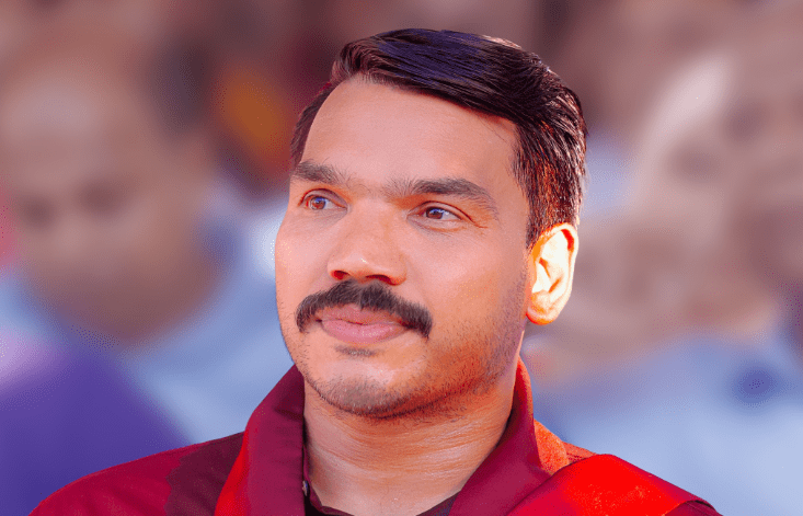 “මහින්ද සුළඟින් නාමල් සුවඳ” – නාමල් නව ගමනක