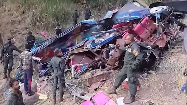 ඇල්ල බස් ඛේදවාචකයෙන් මිය ගිය අයගේ සිරුරු ඥාතීන්ට!