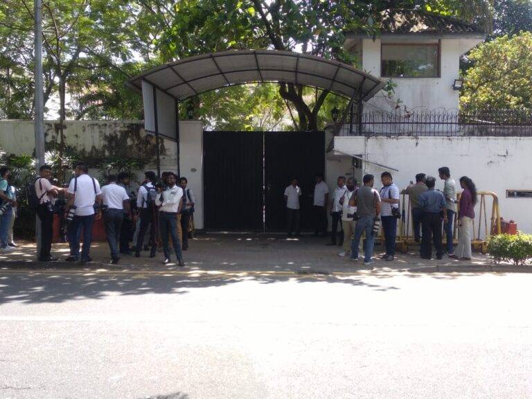 මැදමුලනට යන මහින්ද බලන්න දේශපාලකයින්, විදෙස් නියෝජිතයින් රැසක් විජේරාමේ නිල නිවසට!