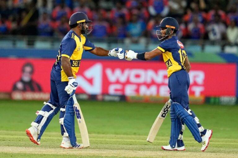 පැතුම් ඉන්දියාවේ පැතුම්වලට තරු පෙන් වූ තරගයක්