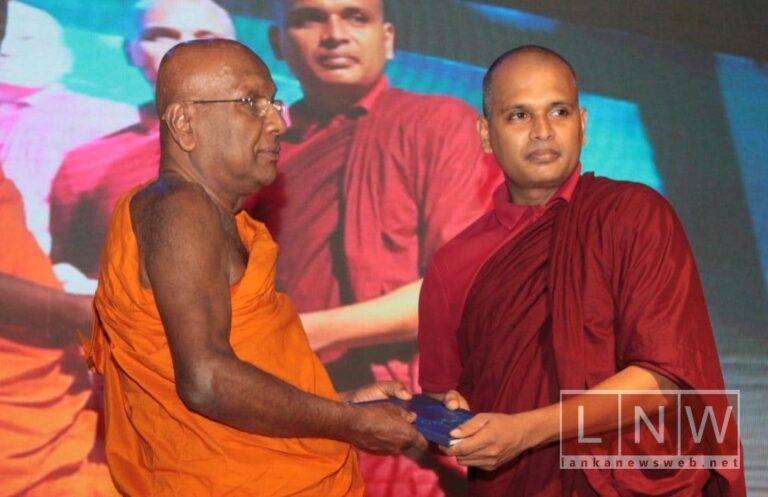 තැන්නේ ඤාණානන්ද හිමිගේ  ”පන්සලේ මල්සරා” ජනගත වෙයි! (PHOTOS)