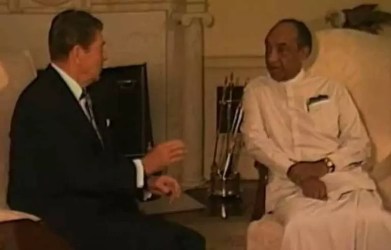 ජේ. ආර්. ද්‍රෝහියෙක්ද ?