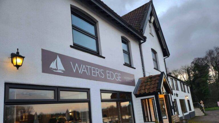 ව්‍යාපාරික ලෝකය ජයගත් “Waters Edge” වසරේ තැබූ වාර්තාව!