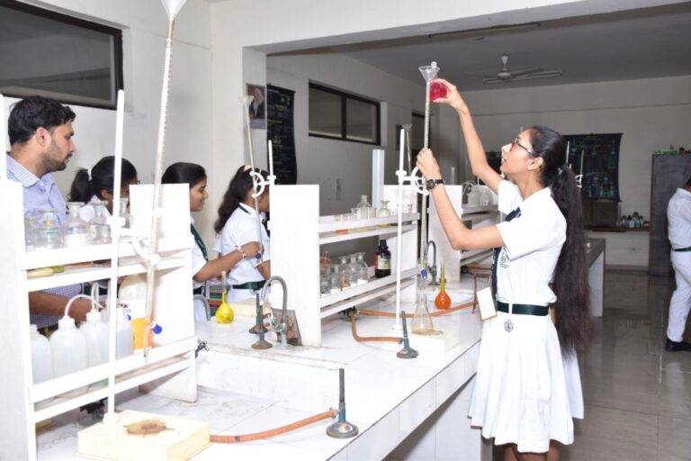 දිවයින පුරා පිහිටි පාසල් විද්‍යාගාර වෙනුවෙන් මිලියන 500ක් වෙන් කරයි!