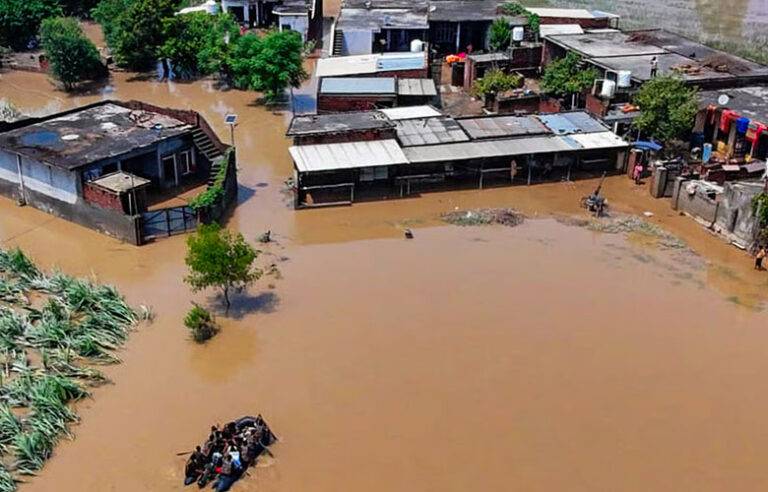 පන්ජාබය එකම ජලාශයක් බවට පත්වේ; ලක්ෂ සංඛ්‍යාත පිරිසක් අවතැන්