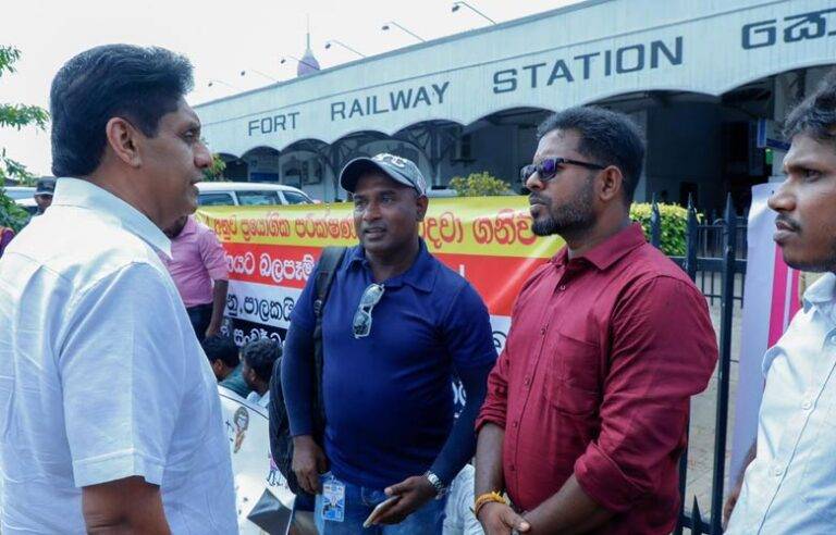 රජයට දැන් ගුරු සංවර්ධන නිලධාරීන් වැදගත් නොවුණට මේ අය නිදහස් අධ්‍යාපනය වෙනුවෙන් කළ සේවය අපිට අමතක කරන්න බෑ – සජිත්
