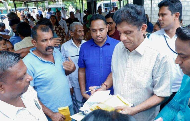 රජ සැප ගන්න හිටපු වෘත්තීය සමිති නායකයෝ අද රාජ්‍ය සේවකයා අමතක කර ආණ්ඩුව වෙනුවෙන් මරණ තර්ජනත් කරනවා – සජිත්