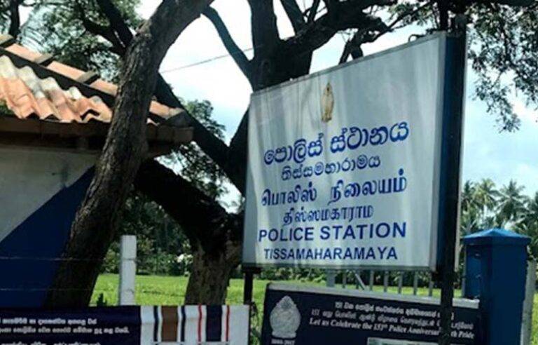 තිස්සමහාරාම පොලීසියේ කැබ් රථය උස්සලා ?