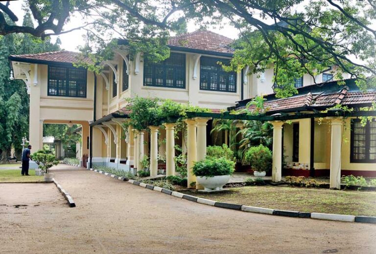 විශ්ව විද්‍යාල කටයුතු අඩාල වෙයිද?
