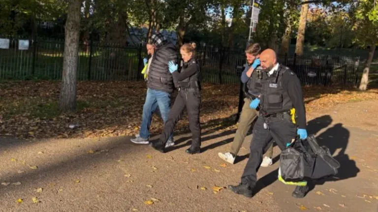 වැරදීමකින් බන්ධනාගාරයෙන් නිදහස් වූ සංක්‍රමණික ලිංගික අපරාධකරුවෙකු අත්අඩංගුවට!