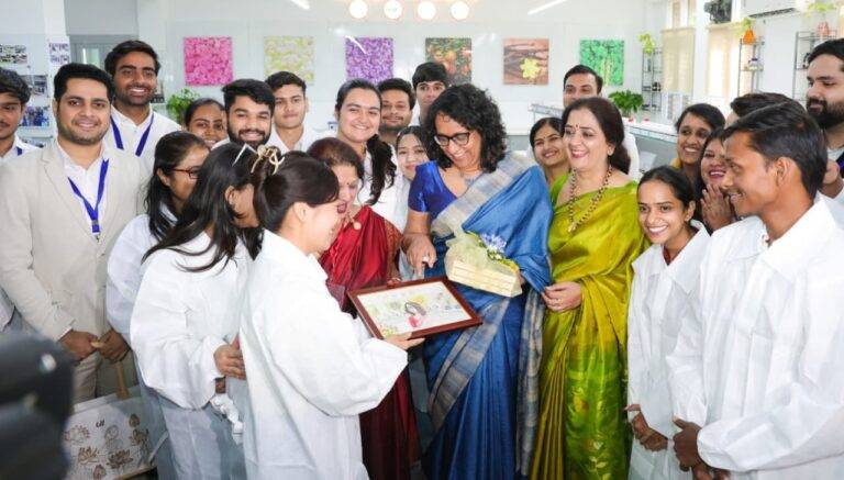 අගමැතිනියගේ නමින් හින්දු විද්‍යාලයේ පර්යේෂණ ඒකකයක්!