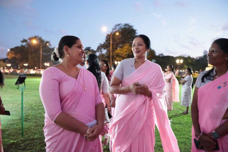 පියයුරු පිළිකා පිළිබඳ දැනුවත්භාවය ශක්තිමත් කිරීමට රෝස පැහැයෙන් බැබළුණු කොළඹ මහ නගර සභාව!