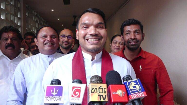 නාමල් කියල දැක්ක ගමන් එයාලගේ නාමල් අමතක වෙලා මාව මතක් වෙන එකත් සතුටක් – නි.ඇමතිට නාමල්ගෙන් ප්‍රතිචාර!