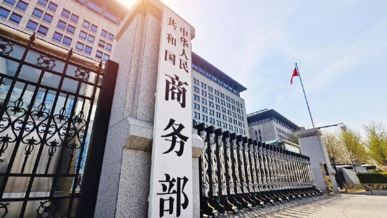 චීන-ඇමරිකා ජනපතිවරුන්ගේ හමුවීමෙන් පසු තවත් වසරකට දෙරට අතර තීරුබදු පැනවීම අත්හිටුවීමට පියවර!