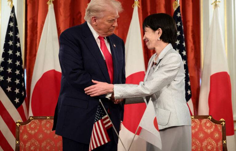 ජනාධිපති ට්‍රම්ප් සමඟ නව ගිවිසුම් වලට අත්සන් තබමින් ජපානයේ නව අගමැතිනිය සිය රටේ ස්වර්ණමය යුගය උදා වූ බව කියයි