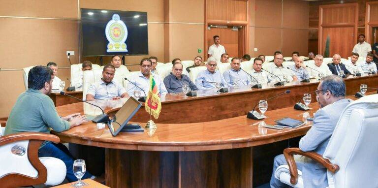 මතුව ඇති අභියෝග හමුවේ  රටේ ආර්ථිකය පසුබෑමට ලක් වීමට ඉඩ නොතබමු : ජනපති මෙරට ව්‍යාපාරික ප්‍රජාවට පවසයි