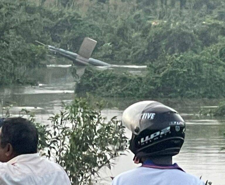 BREAKING :වෙන්නප්පුව ලුනුවිල පාලම අසළදී හෙලිකොටර් යානයක් කඩාගෙන වැටෙයි