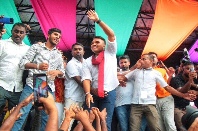 විපක්ෂයේ මහා ජන හඬ අවසන් – නොදුටු දසුන් මෙන්න! (PHOTOS)