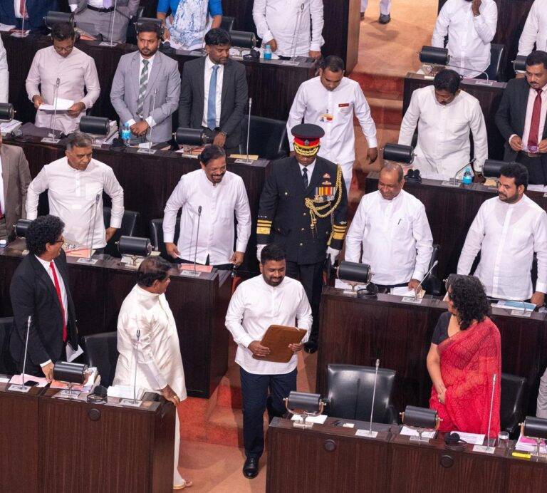 මාක්ස්වාදී හිසකට නව ලිබරල් ඇඟක් !