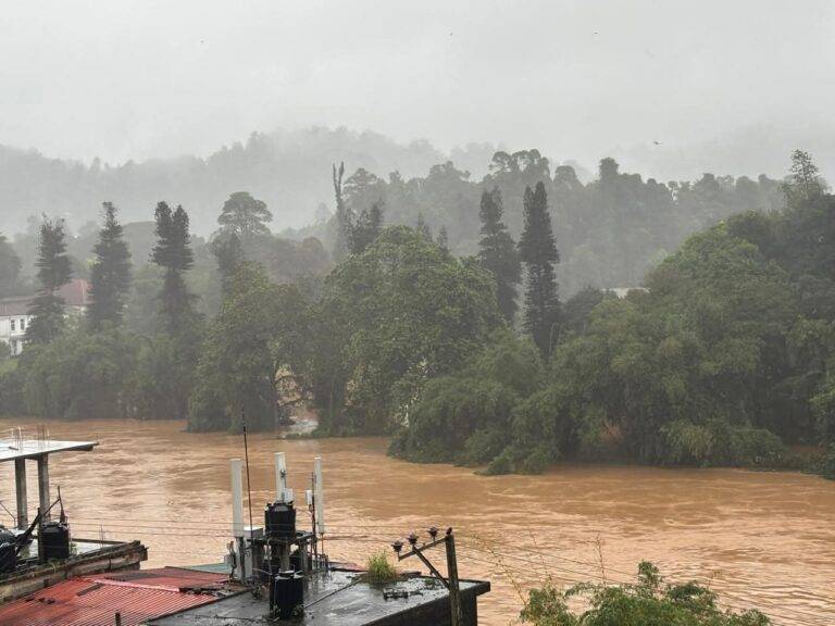 පේරාදෙණිය මල්වත්තත් ජලයෙන් යටවෙයි!