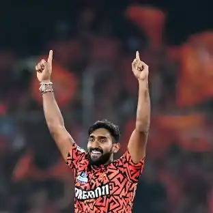 ඒෂාන් මාලිංග සංචිත දෙකටම ඇතුළත් කරයි