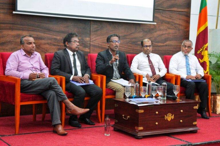 වැලිකඩ සමූහ ඝාතනයට වසර 13යි.ජාත්‍යන්තර සිරකරු දිනය සැමරේ (PHOTOS)